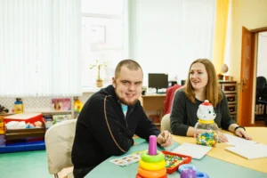 How can live-in care support end-of-life comfort in familiar surroundings?